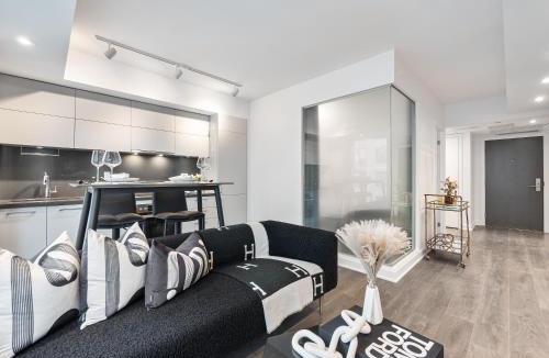 Bloor-Yorkville Apartment | Yorkville Plaza Suites - Pool & Hot Tub