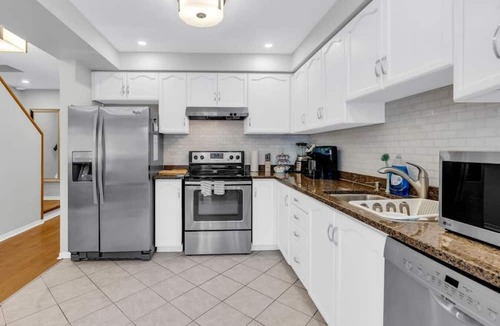 Pickering House | Your Warm Abode at Prime Highbush Area w/ Backyard