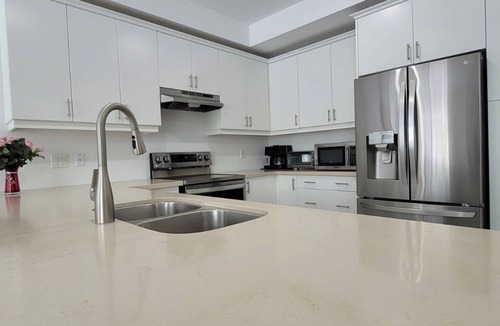 Barrie House | Zen-like Escape, Skiing Canoeing Hiking Nearby in Barrie ON