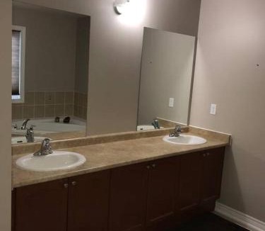 Malton House | ZK7 Room Near Airport