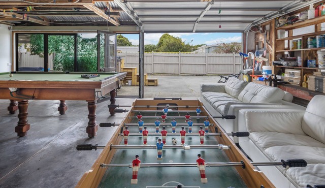 100m to Beach! Hot tub! Pet friendly! Games room!