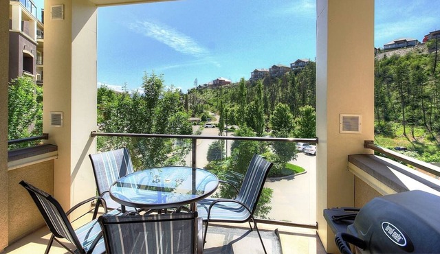 #1305 Pinnacle Pointe Condo