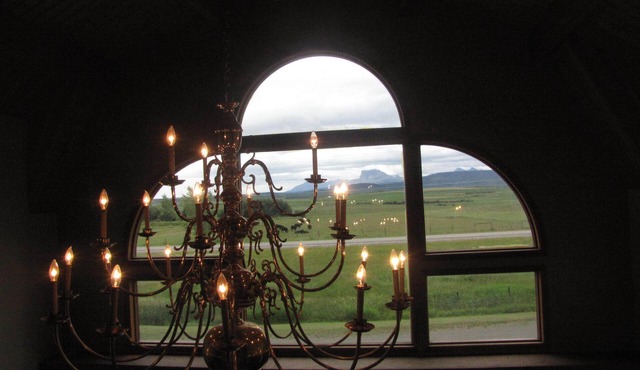 15 minutes from Waterton, family reunions, petting farm, horse & wagon rides,