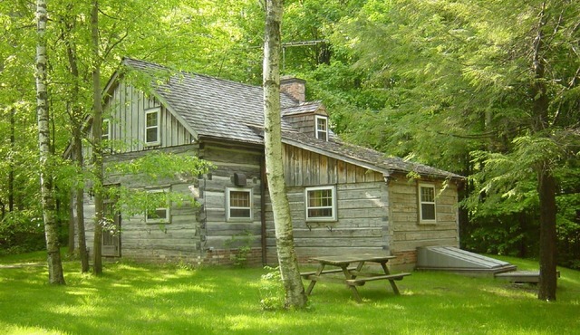 1820 Log Cabin on Private 300 acres. Mtn biking, Hiking, x-country Skiing