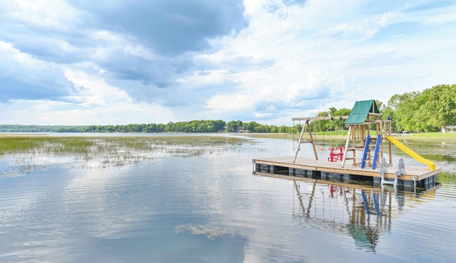 1BR Lakefront Escape w Modern Kitchen & Firepit