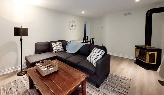 2 Bedroom Basement Apartment between Niagara Falls and Toronto