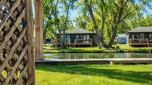 2-bedroom Lake Front Cottage in Harwood ON #5
