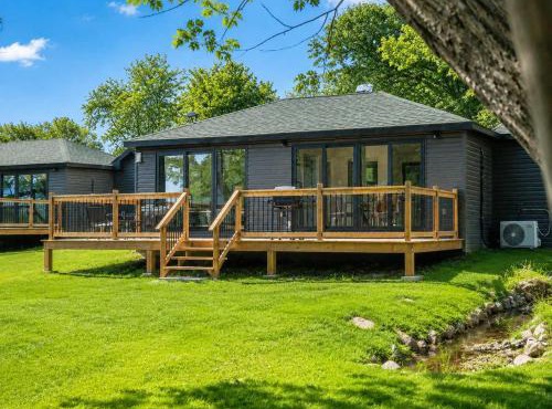2-bedroom Lake Front Cottage in Harwood ON #4
