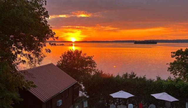 2 Bedroom loft #7, fireplace, a lake view outdoor sauna