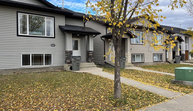 3 adjacent 4-bed Crew Houses by Reza Rentals