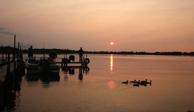 3 Bedroom Lakeside cottage in Lake Dalrymple 6 adults+kids
