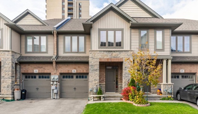 3BR 2.5BA Townhome 1 min to the Beach. BBQ.Parking