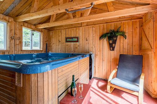 4BR Chalet Near Massif du Sud HotTub & Fire Pit