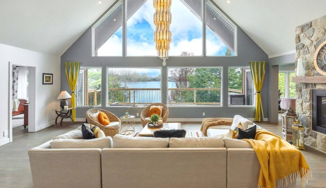 5-BR Villa on Lac Lauzon