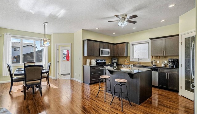 5BR Home » AC » Henday Access » King Bed » Netflix