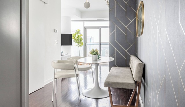 62nd Floor Condo Near CN Tower