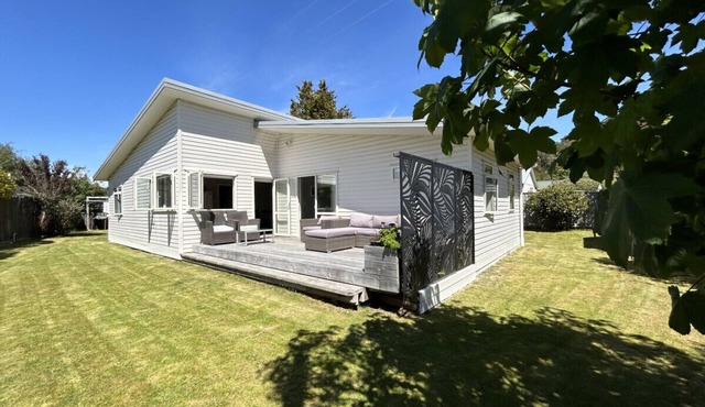 A Gem by the Beach . 4 bedroom , Abel Tasman