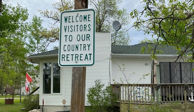 A peaceful country retreat a block away from the beach,with beautiful sunsets.