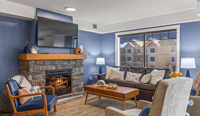 Amazing 3BR Condo W/Hot Tub Access and Mtn Views!