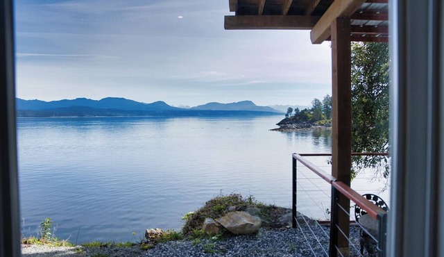 Amazing views, private, spacious, waterfront with fire table, luxury furniture.