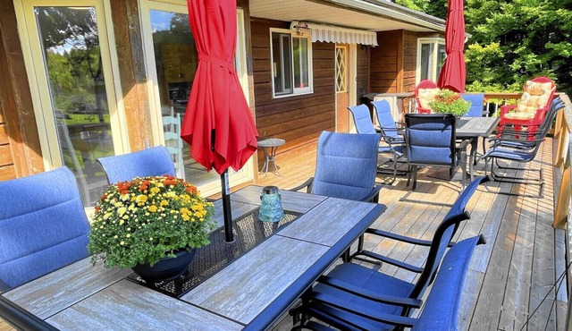 An Ideal, Cozy Comfortable Cottage Getaway!