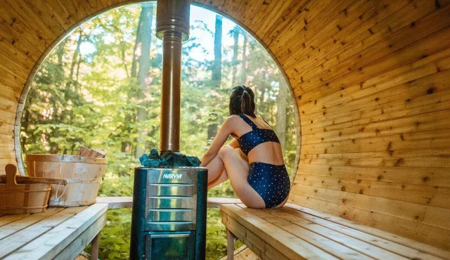 Animal Sanctuary on 10 Acres w/Hottub and Sauna