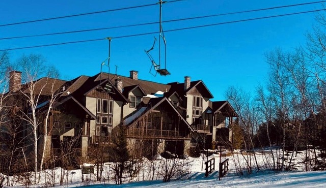 Apres Ski Luxury SKI-IN/OUT HUNTER MOUNTAIN Slopeside STEPS to Ski School Lodge!