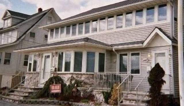 Available From July 4- July 11 ,upstairs unit. 4500 per week