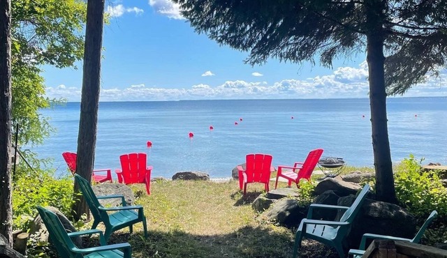 Beach Front Cottage on Beautiful Lake Simcoe