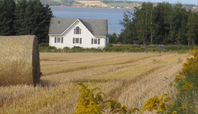 Beach House on Private Shore - Spectacular Views - Peace and Quiet