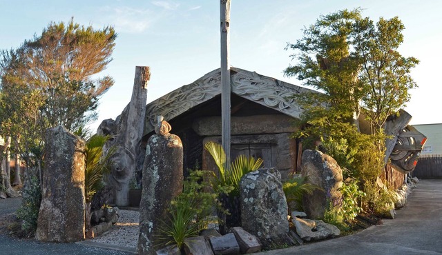 Beachcomber Lodge & Backpacker