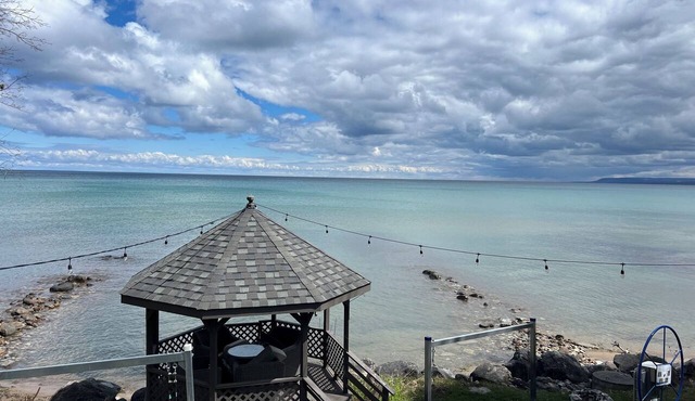 Beachfront Cabin/Georgian Bay Sunsets/Family/25 minutes to all ski hills