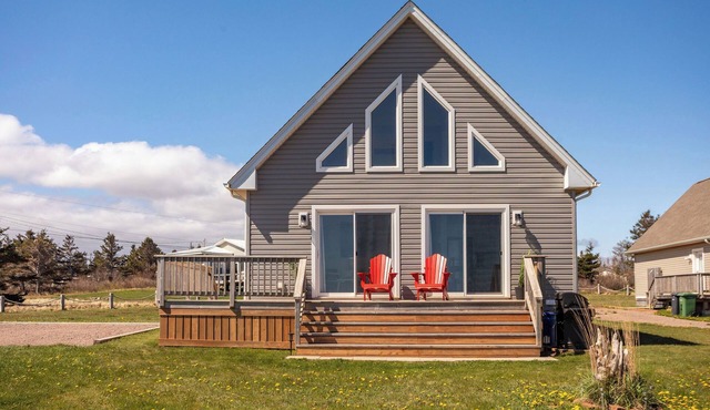 Beachfront cottage in beautiful Savage Harbour.