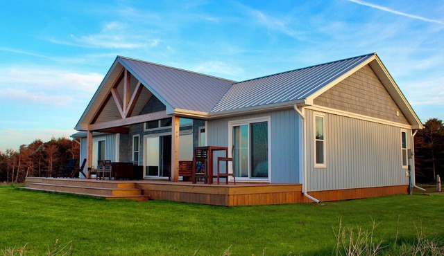 Beachfront Cottage Located In Amazing Thunder Cove