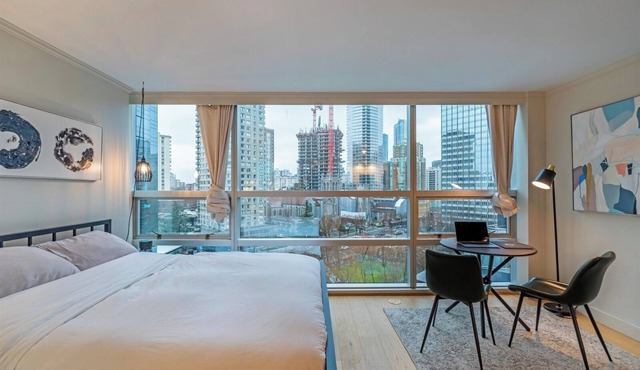 Beautiful Downtown Vancouver Studio w/Parking by Jay Studio Vancouver