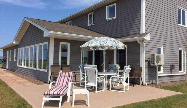 Beautiful Executive Beach House, Perfect for Families or Corporate Groups