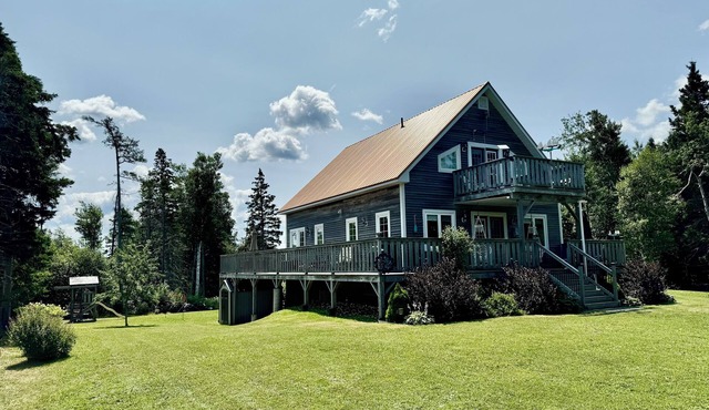 Beautiful ocean view property on the Amherst Shore - Northport, NS