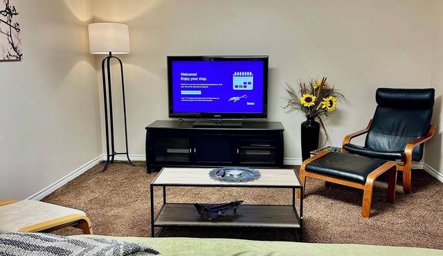 Beautiful Suite with Fenced yard + in suite Kitchen and Laundry