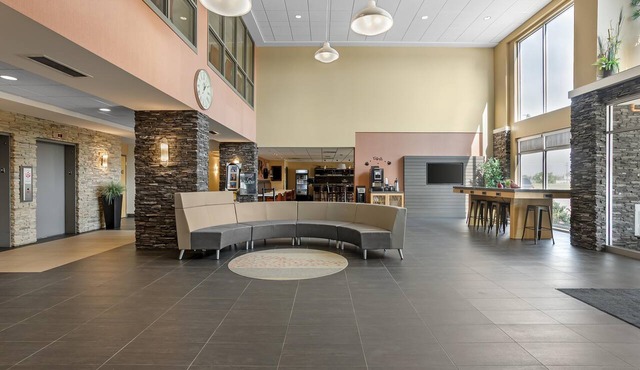 Best Western Plus Airport Inn & Suites