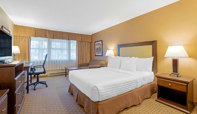 Best Western Plus Emerald Isle Hotel