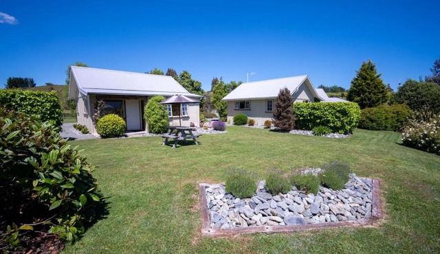 Blue Thistle Cottages