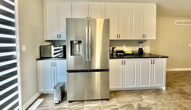 Brand New Detached Bongalo. 5 minutes from Cobourg Beach