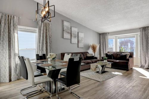 Bright and Spacious Home away from home