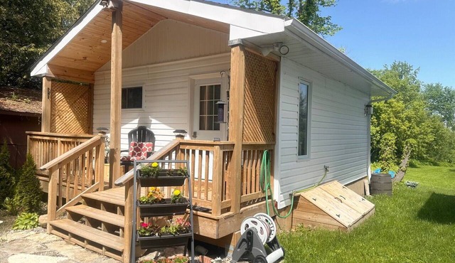Cabin peace and cozy on Tay Trail Georgian Bay, Ski/Snowboard/Snowmobile/Walks