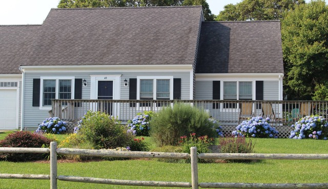 Cape Cod Escape. Peaceful home w private beach