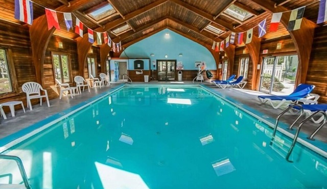 Cape Cod Stylish 2BR Condo w Indoor Pool and Tennis Court in Mashpee