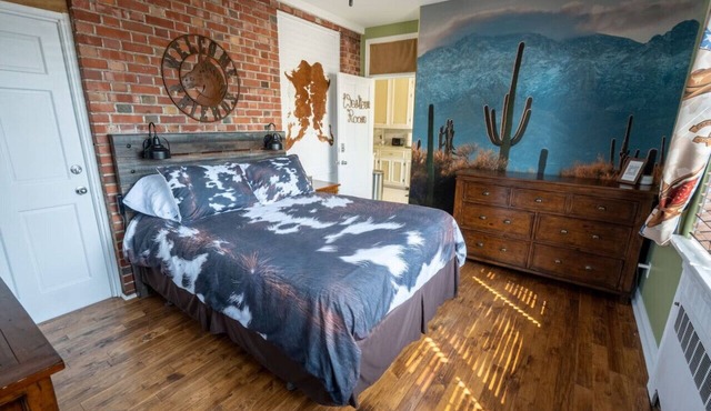Cardinal Inn ~ Western Room