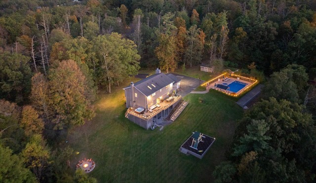 Catskills Getaway - 6BR/Heated Pool/Hot Tub/Sauna/Gym/Firepit