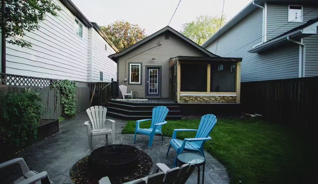 Central Home w/Backyard and Garage parking Space close to Broadway and Downtown