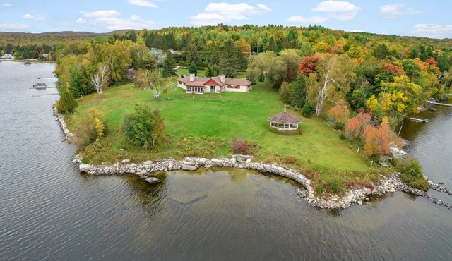 Chalet Kernan | for 12 | Spa + Lake Front